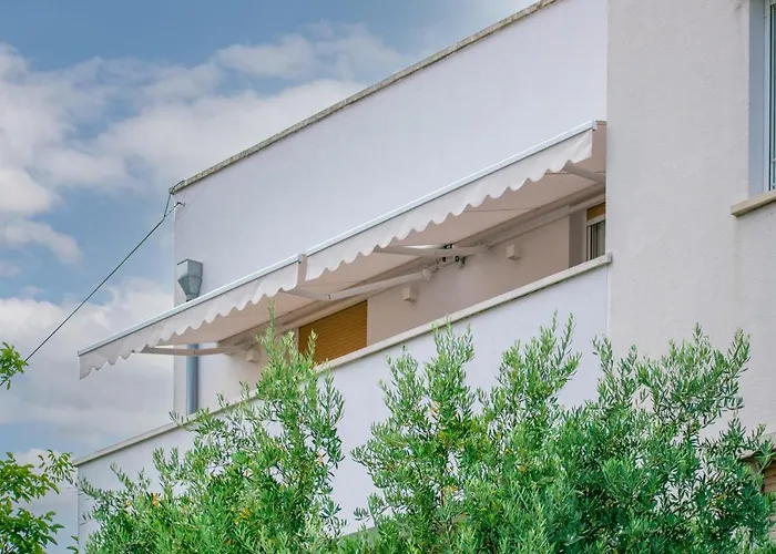 Luxury Mirage Apartment